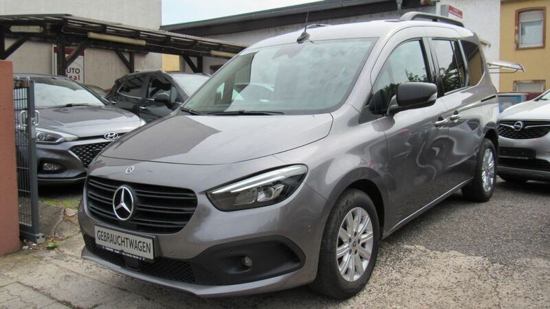 Grau Gebraucht 2022 Mercedes Citan 113 Kombi | 22.198 € (Guter Preis) - Bild 1/4