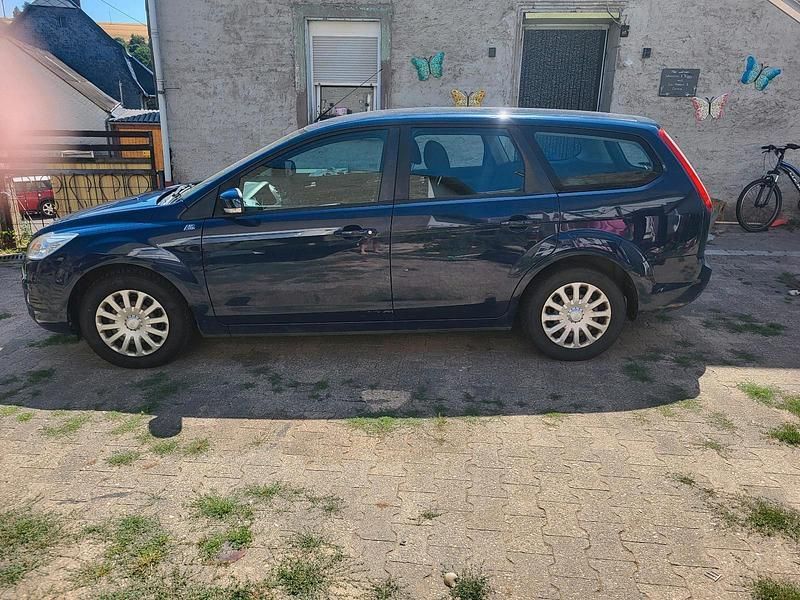 Blau Gebraucht 2009 Ford Focus Kombi | 1.000 € (Superpreis) - Bild 1/4