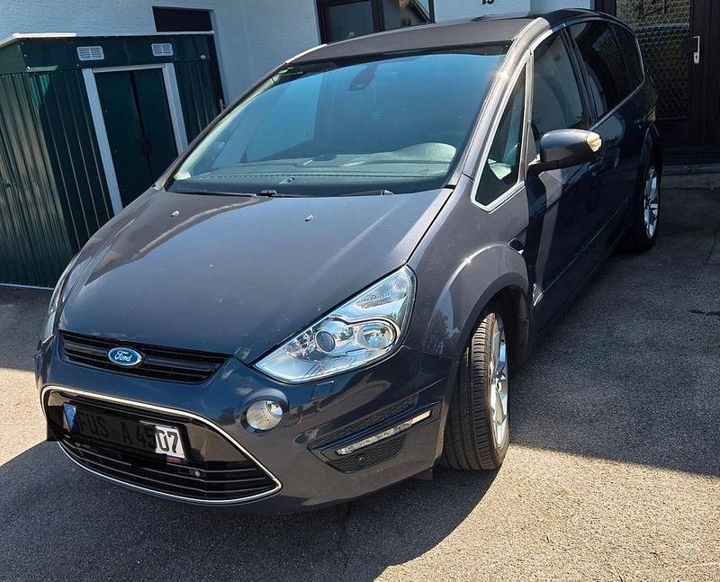 Grau Gebraucht 2011 Ford S-MAX Titanium Van / Kleinbus | 6.100 € (Fairer Preis) - Bild 1/4