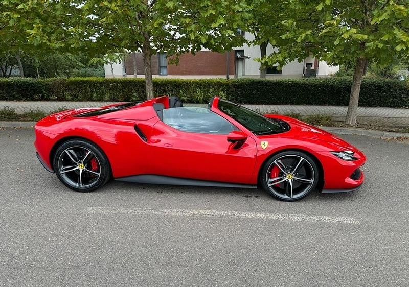 Second-hand Ferrari 296 829 CP (609 kW) 2024 Roșu Cabrio