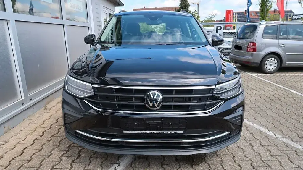 Gebraucht VW Tiguan Life 150 PS (110 kW) 2022 Schwarz SUV