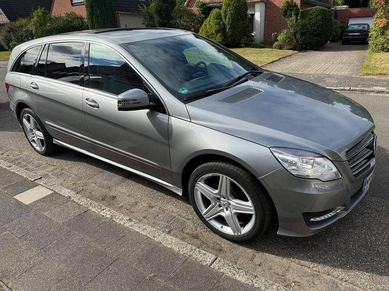 Grau Gebraucht 2011 Mercedes R350 Van / Kleinbus | 14.950 € (Teuer) - Bild 1/4