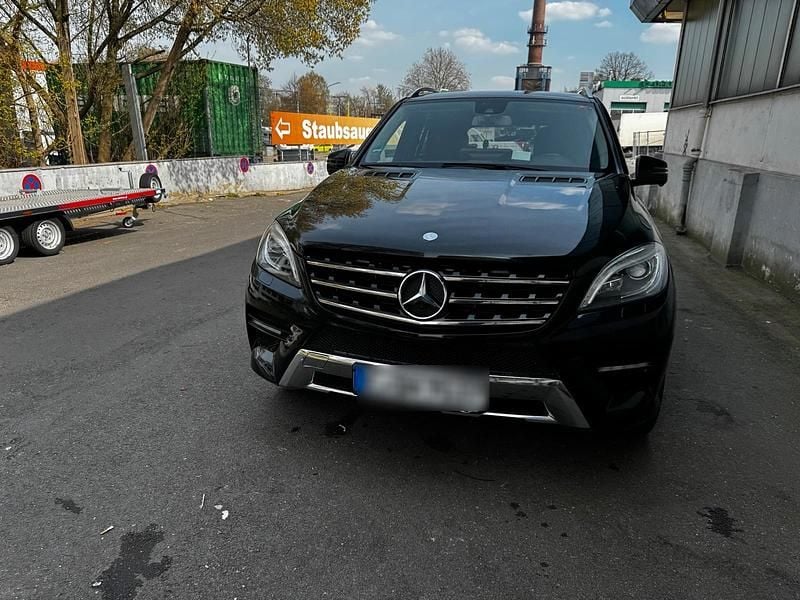 Gebraucht Mercedes ML350 259 PS (190 kW) 2012 Schwarz SUV