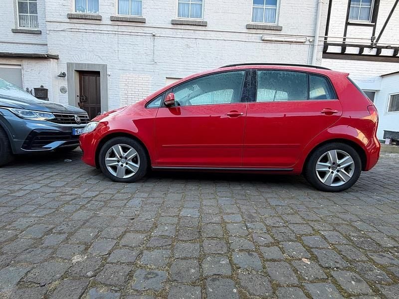 Gebraucht VW Golf VI 122 PS (89 kW) 2009 Rot Kleinwagen