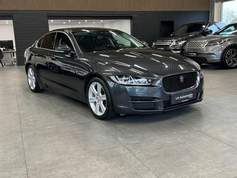 Gebraucht Jaguar XE Prestige 179 PS (131 kW) 2016 Grau Limousine