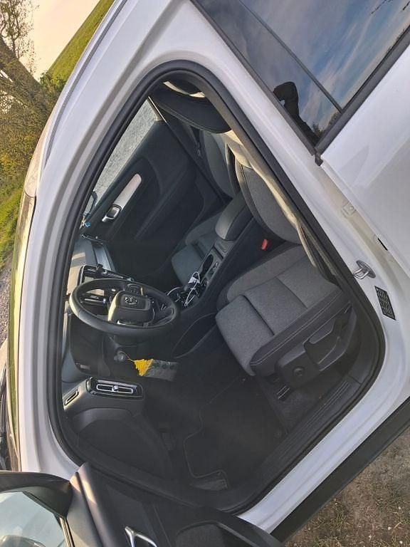 Gebraucht Volvo XC40 Core 163 PS (119 kW) 2024 Weiß SUV