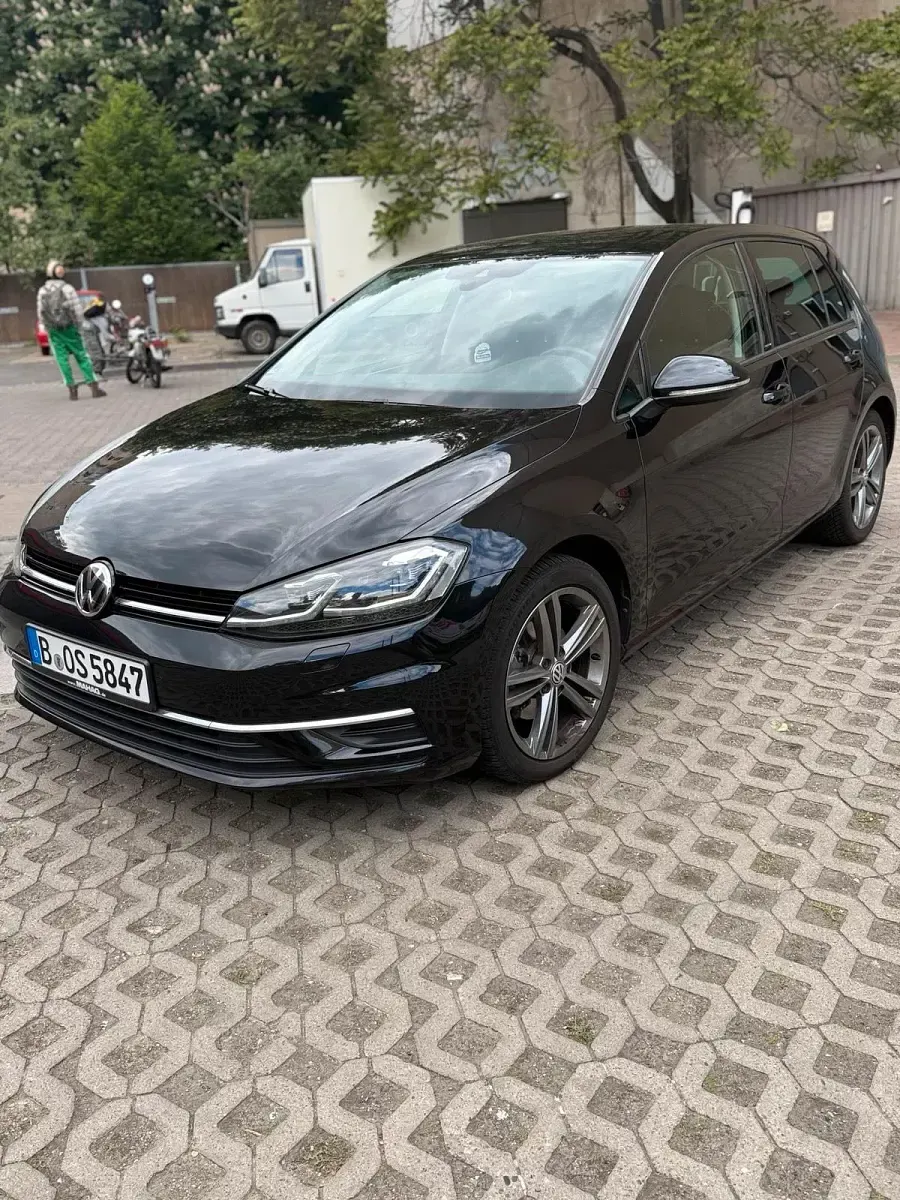 Second-hand VW Golf VII IQ Drive 150 CP (110 kW) 2019 Negru Berlinǎ