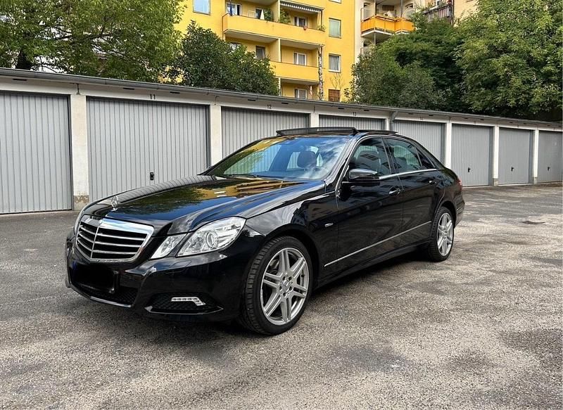 Gebraucht Mercedes E350 211 PS (155 kW) 2009 Schwarz Limousine