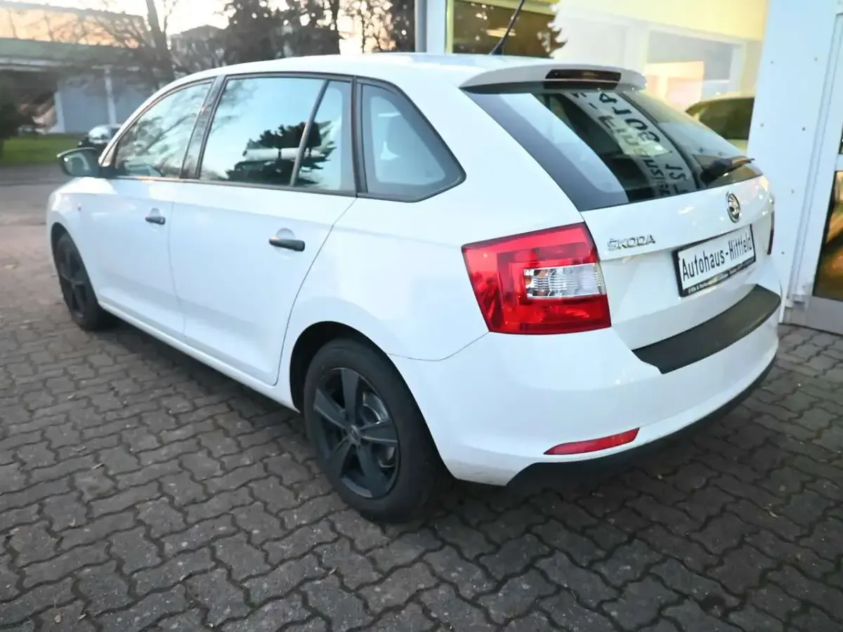 Käytetty Skoda Rapid 75 HP (55 kW) 2014 Valkoinen Sedan