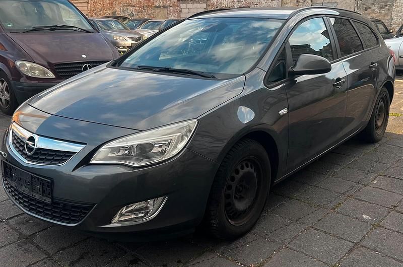 Grau Gebraucht 2011 Opel Astra Kombi | 1.490 € (Superpreis) - Bild 1/4