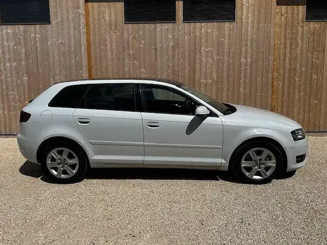 Gebraucht Audi A3 Sportback Attraction 140 PS (102 kW) 2011 Weiß Kleinwagen