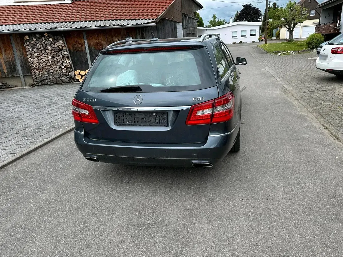 Gebraucht Mercedes E220 170 PS (125 kW) 2012 Grau Kombi