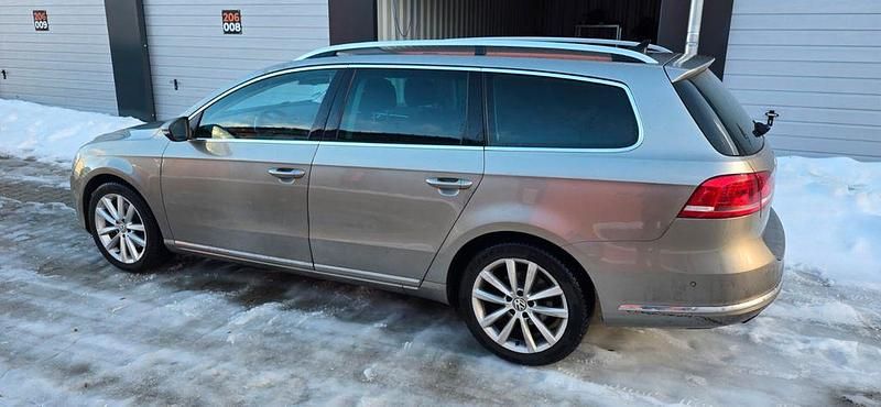 Silber Gebraucht 2013 VW Passat Highline Kombi | 5.900 € (Guter Preis) - Bild 1/4