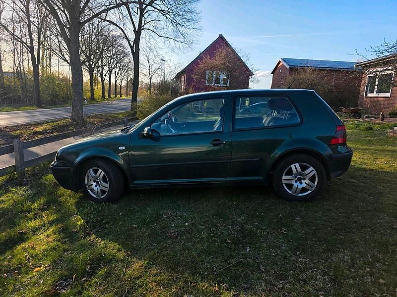 Gebraucht VW Golf IV 74 PS (54 kW) 2002 Grün Kleinwagen