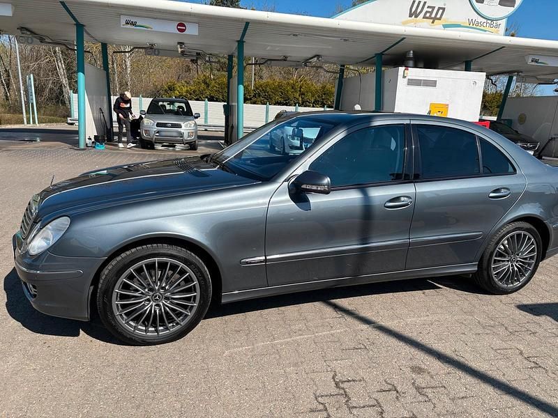 Gebraucht Mercedes E280 200 PS (147 kW) 2009 Andere farben Limousine
