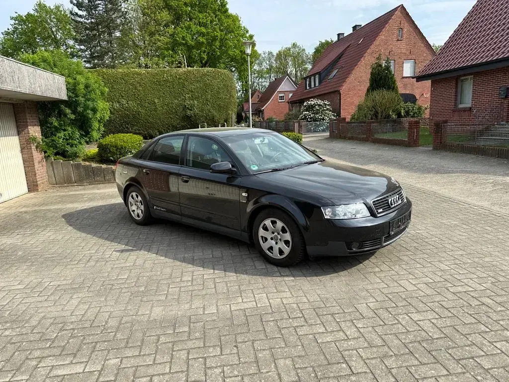 Używany Audi A4 Performance 102 KM (75 kW) 2004 Czarny Sedan/Limuzyna