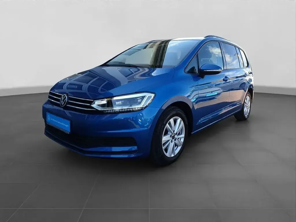 Gebraucht VW Touran Comfortline 122 PS (89 kW) 2023 Blau Van / Kleinbus