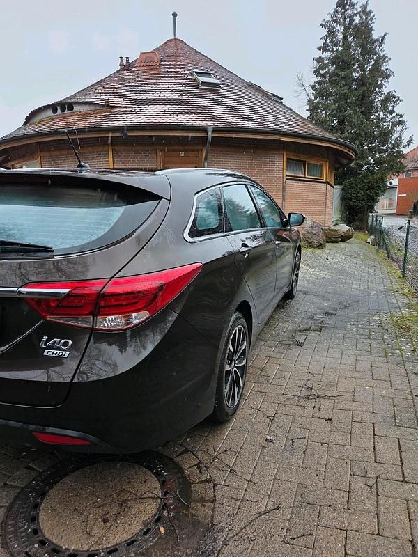 Gebraucht Hyundai i40 116 PS (85 kW) 2015 Braun Kombi