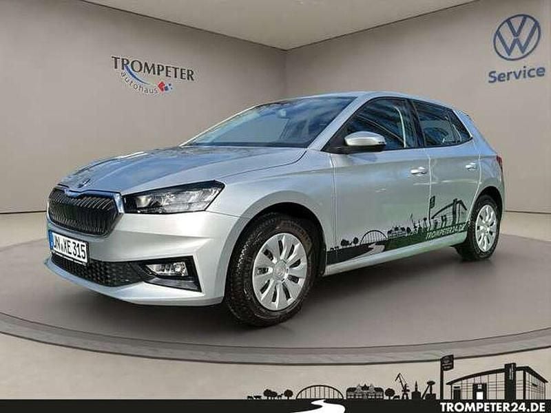 Brilliantsilber metallic Gebraucht 2024 Skoda Fabia Selection Kleinwagen | 18.480 € (Etwas zu teuer) - Bild 1/4