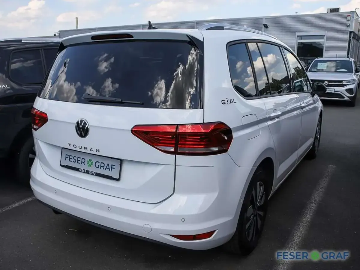 Gebraucht VW Touran Goal 150 PS (110 kW) 2025 Pure white Van / Kleinbus