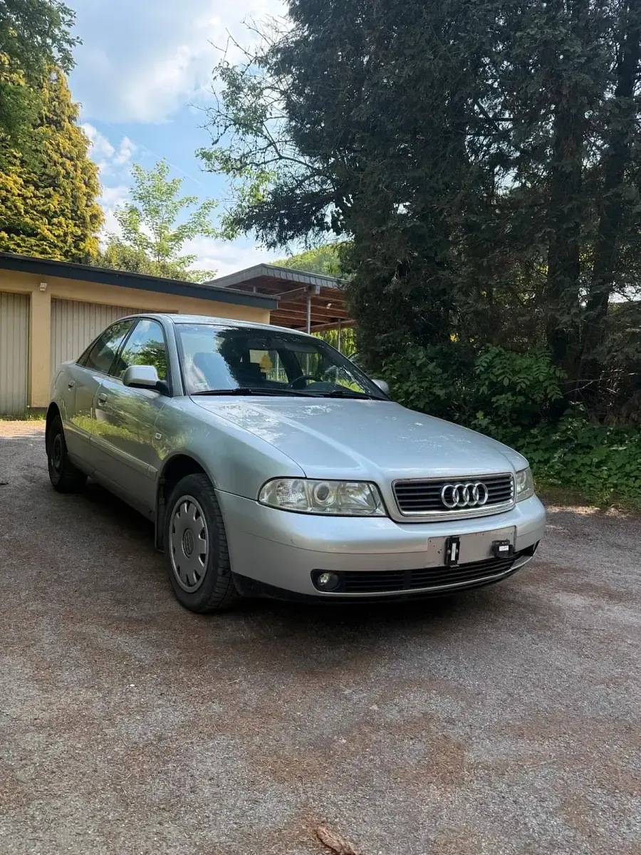 Gebraucht Audi A4 101 PS (74 kW) 1999 Silber Limousine