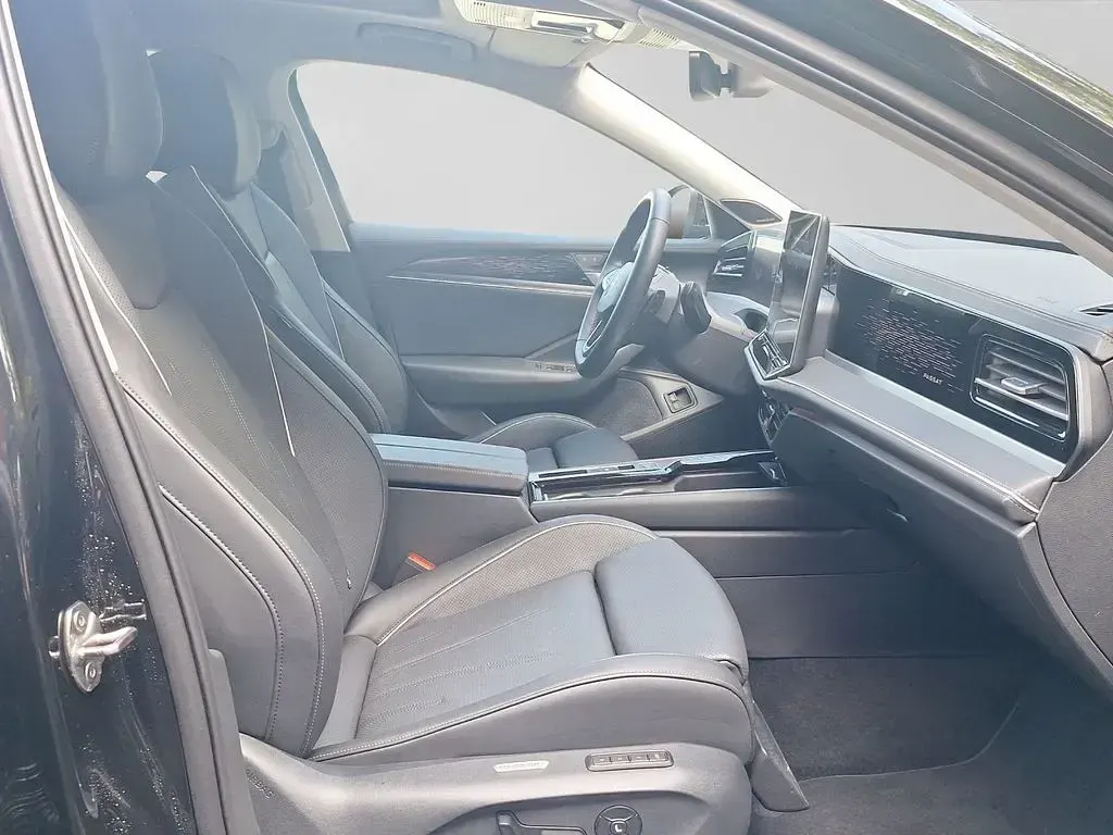 Gebraucht VW Passat Elegance 272 PS (200 kW) 2025 Schwarz Kombi
