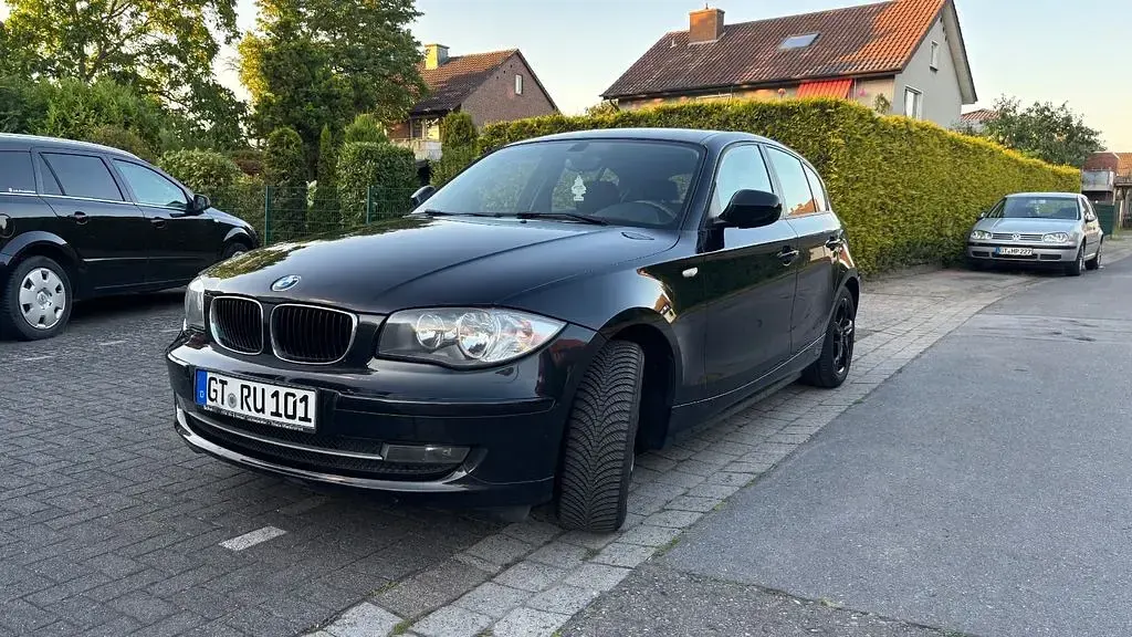 Gebraucht BMW 116 Basis 122 PS (89 kW) 2010 Schwarz Kleinwagen