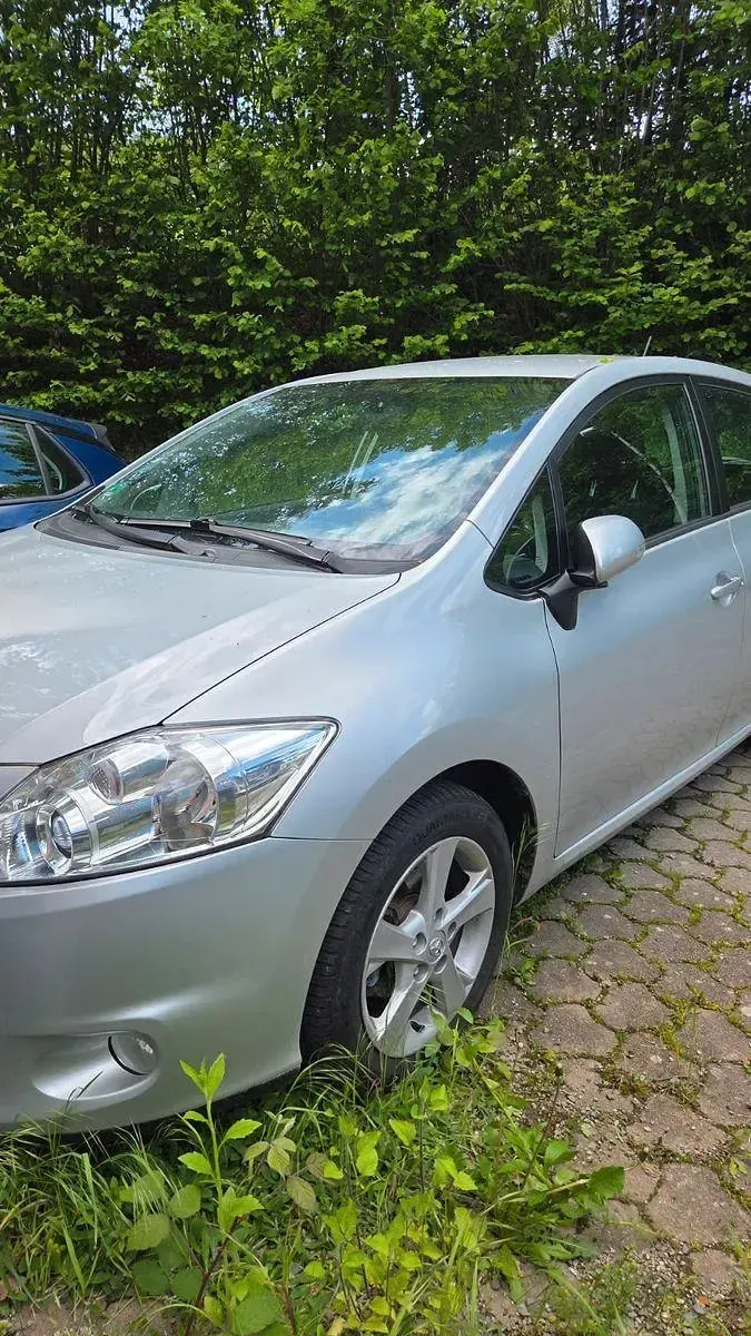 Gebraucht Toyota Auris Life 132 PS (97 kW) 2012 Silber Limousine