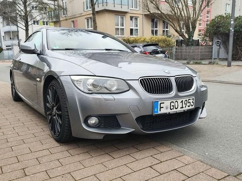 Silber Gebraucht 2010 BMW 325 Performance Coupé | 6.150 € (Superpreis) - Bild 1/4