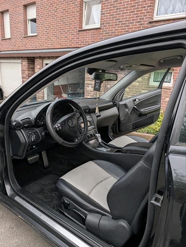 Gebraucht Mercedes C220 150 PS (110 kW) 2004 Schwarz Coupé