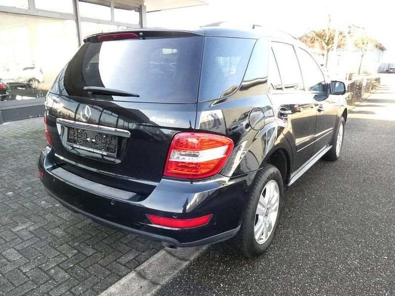 Gebraucht Mercedes ML350 231 PS (169 kW) 2010 Schwarz SUV