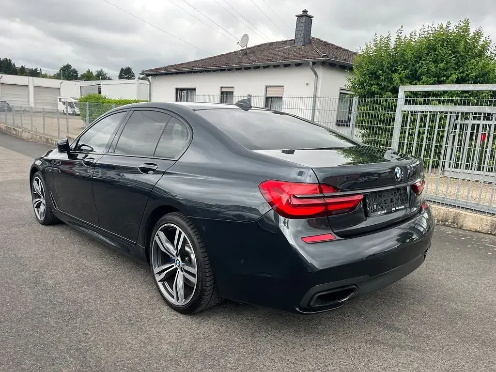 Gebraucht BMW 740 Performance 320 PS (235 kW) 2017 Grau Limousine