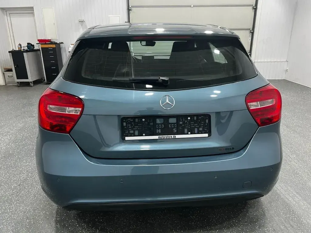 Gebraucht Mercedes A180 Style 122 PS (89 kW) 2012 Blau Kleinwagen