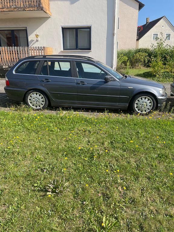 Grau Gebraucht 2003 BMW 320 Kombi | 1.050 € (Superpreis) - Bild 1/4