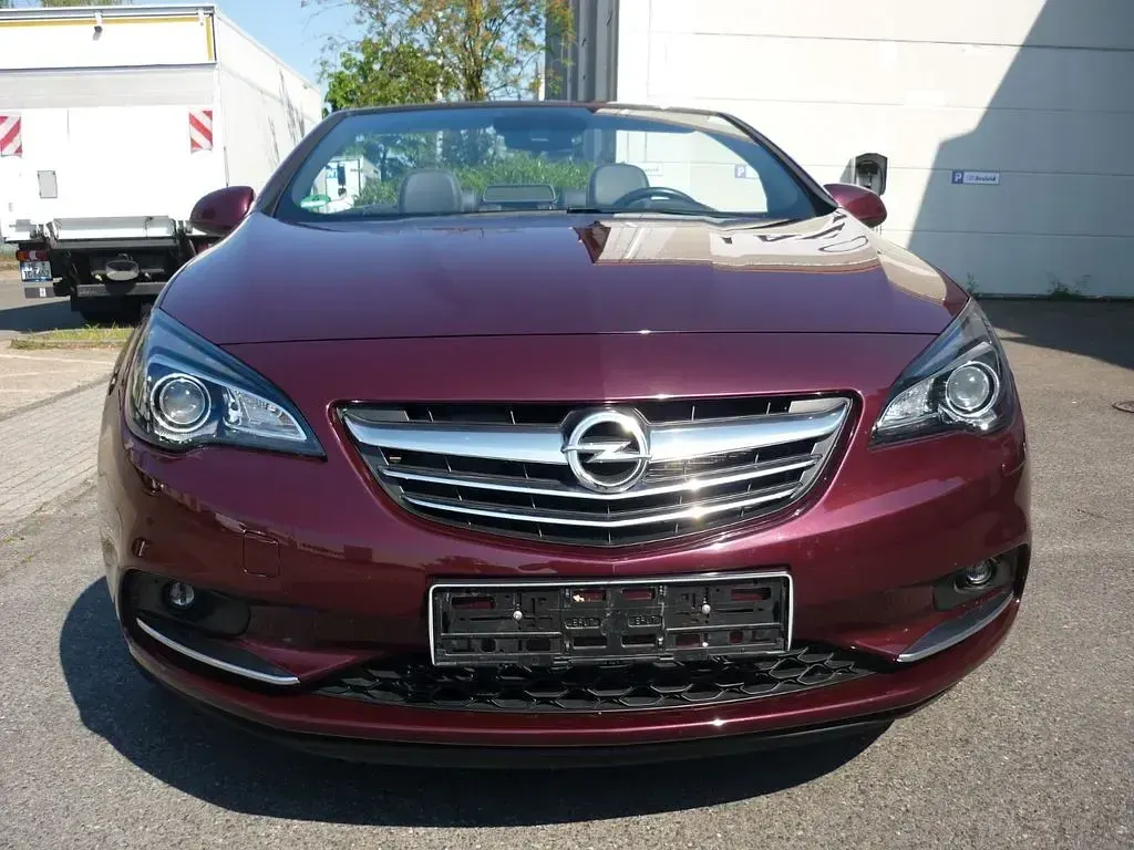 Gebraucht Opel Cascada Innovation 165 PS (121 kW) 2013 Violett Cabrio