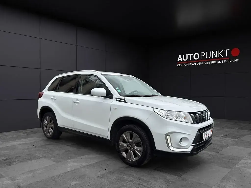 Używany Suzuki Vitara 111 KM (81 kW) 2019 Biały SUV