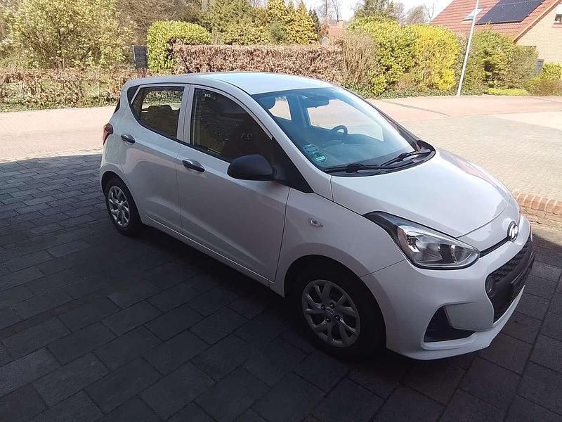 Gebraucht Hyundai i10 Select 67 PS (49 kW) 2019 Weiß Kleinwagen