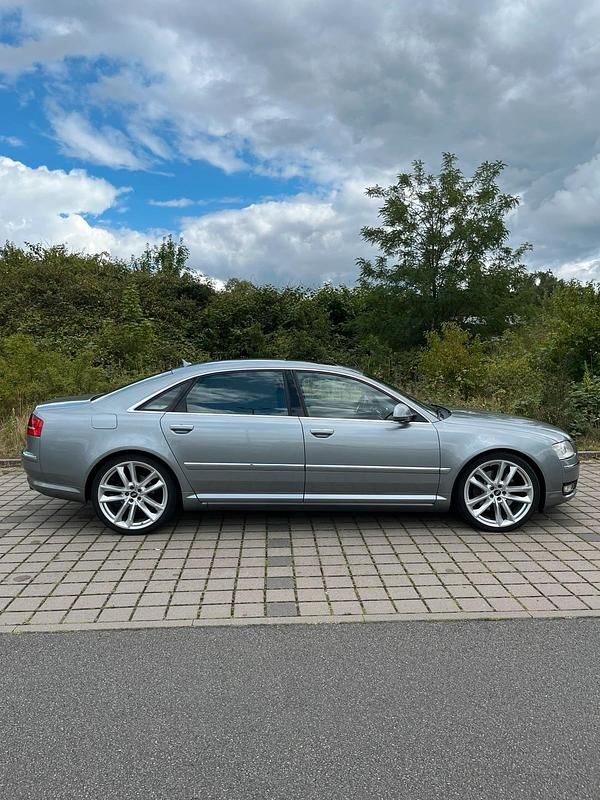 Grau Gebraucht 2008 Audi A8L Limousine | 12.490 € (Teuer) - Bild 1/4