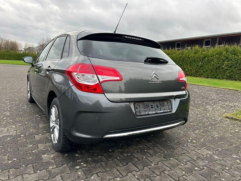 Gebraucht Citroën C4 Tendance 120 PS (88 kW) 2011 Grau Limousine