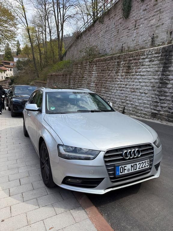 Gebraucht Audi A4 Attraction 143 PS (105 kW) 2012 Silber Limousine