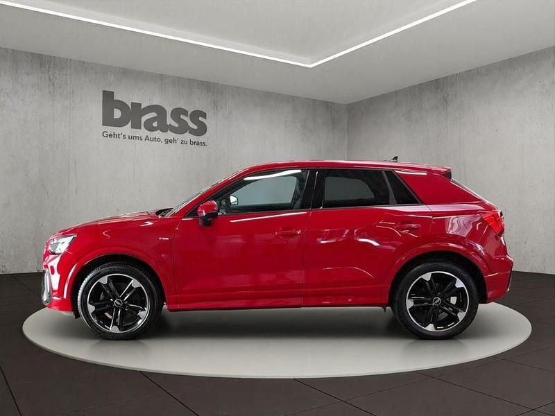 Używany Audi Q2 S-Line 150 KM (110 kW) 2022 Czerwony SUV