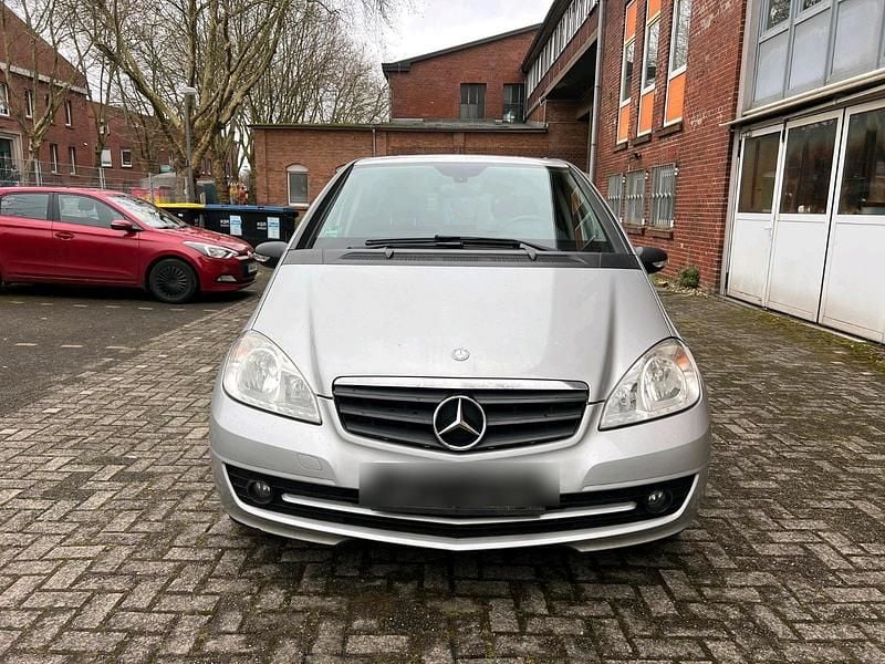 Gebraucht Mercedes A180 109 PS (80 kW) 2010 Silber Limousine