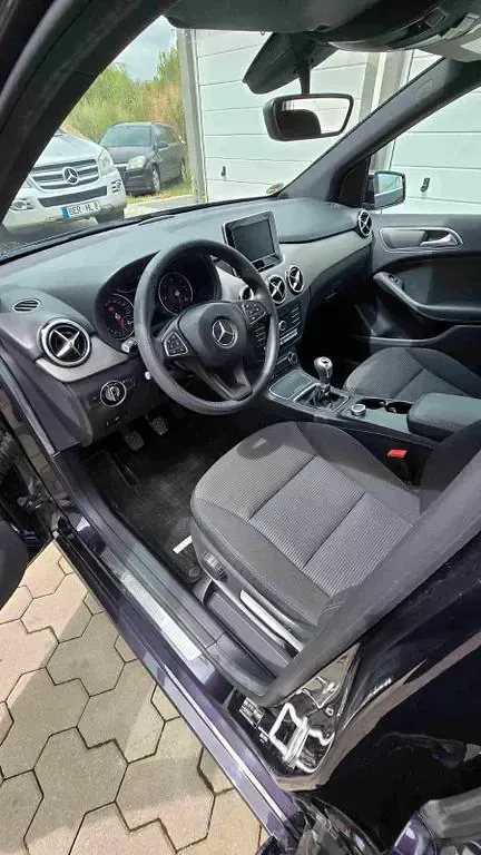 Gebraucht Mercedes B180 109 PS (80 kW) 2015 Violett Kleinwagen