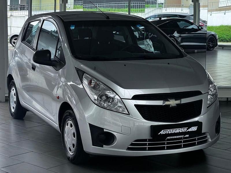Silber Gebraucht 2010 Chevrolet Spark Kleinwagen | 2.499 € (Fairer Preis) - Bild 1/4