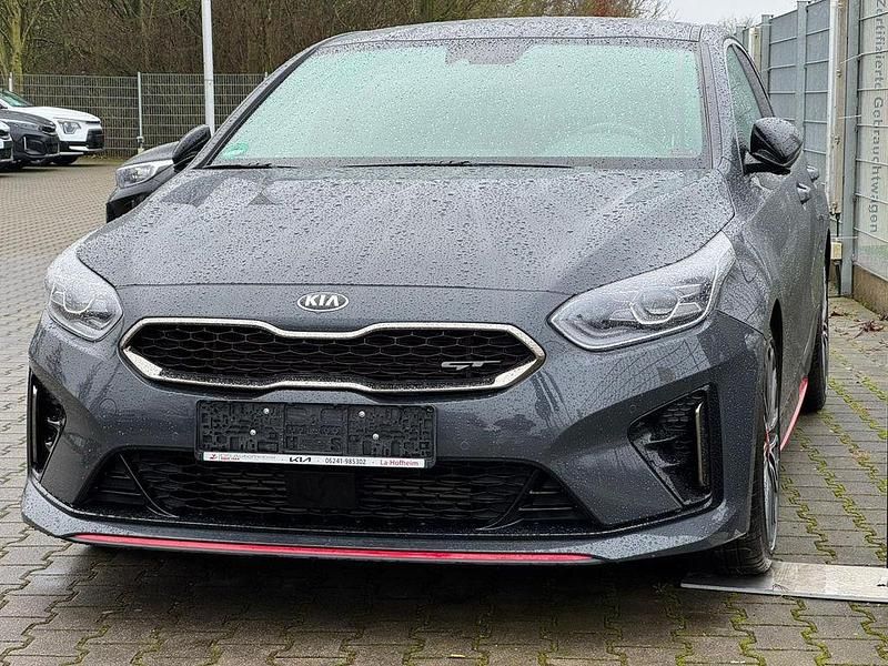 Grau Gebraucht 2021 Kia ProCeed Comfort Limousine | 25.800 € (Fairer Preis) - Bild 1/3