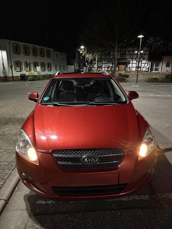 Gebraucht Kia Ceed 115 PS (84 kW) 2008 Rot Kleinwagen