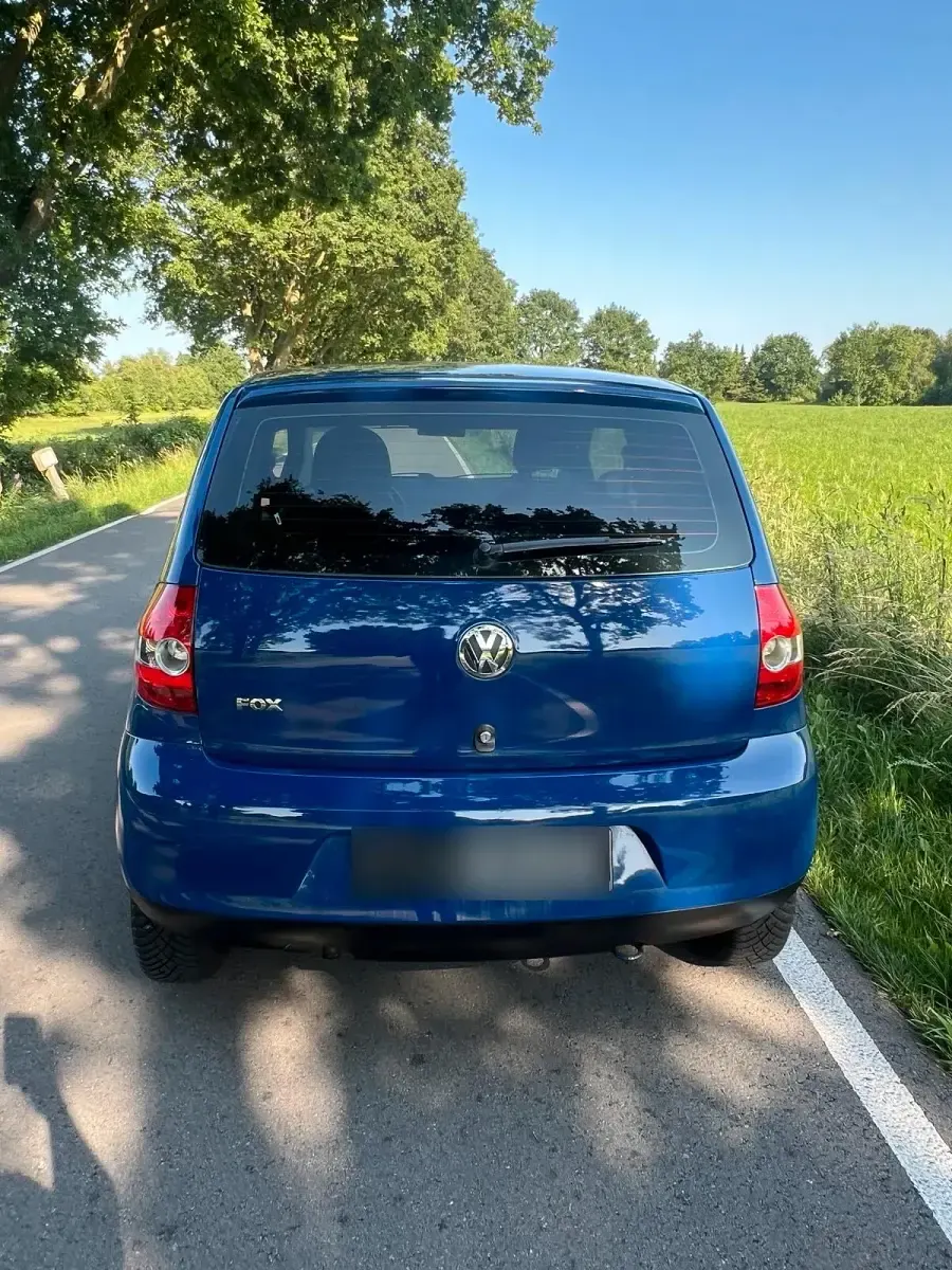 Gebraucht VW Fox 54 PS (39 kW) 2006 Blau Kleinwagen