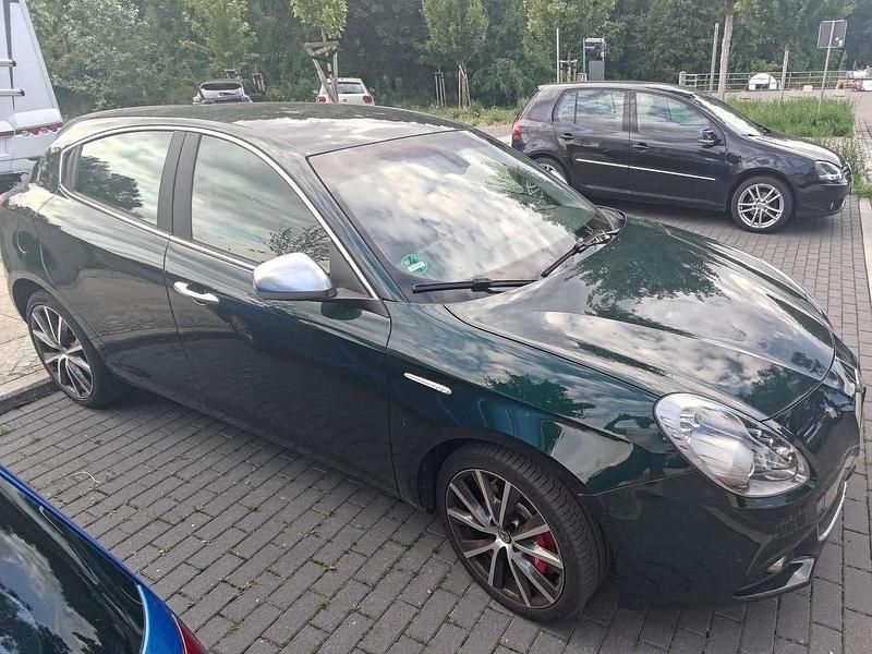 Gebraucht Alfa Romeo Giulietta Lusso 170 PS (125 kW) 2020 Grün Kleinwagen