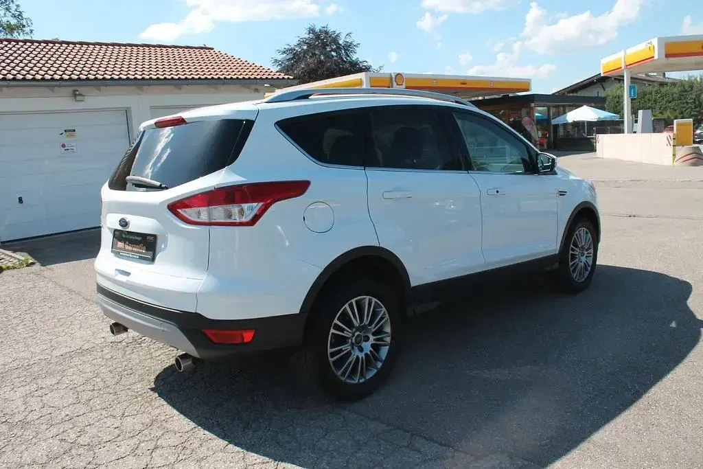 Gebraucht Ford Kuga 140 PS (102 kW) 2013 Weiß SUV