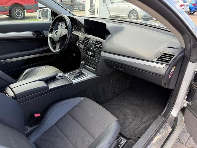 Silber Gebraucht 2010 Mercedes 250 Coupé | 12.499 € (Guter Preis) - Bild 1/4